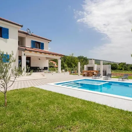 Modriola Heated Pool *