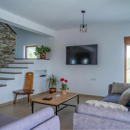 Villa Modriola Heated Pool