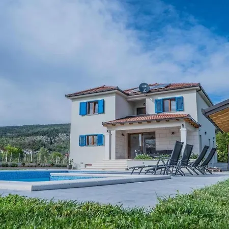 Modriola Heated Pool *