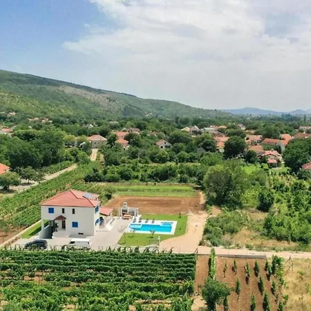 Modriola With Heated Pool In - Imotski
