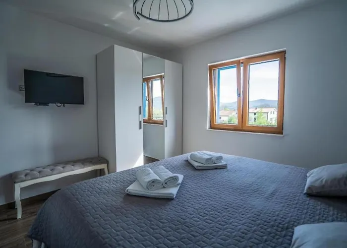 Modriola With Heated Pool In - Imotski