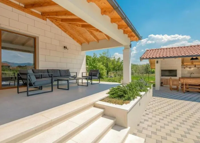 Modriola With Heated Pool In - Imotski *